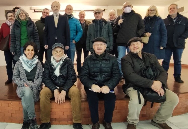 Grupo de vecinos socios de la cooperativa